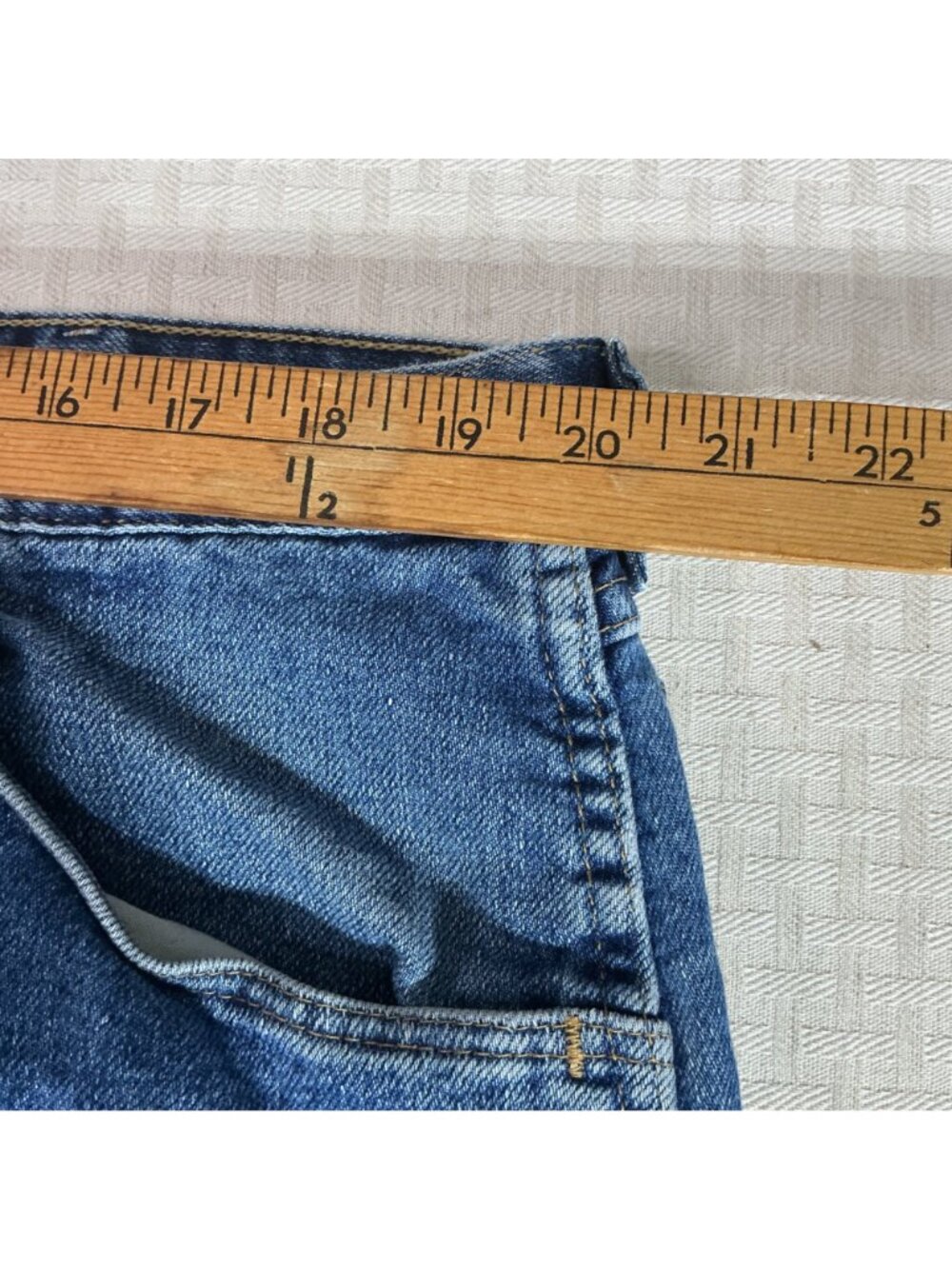 Wrangler Men's Classic Blue Denim Jeans 42x30 Relaxed Fit Premium Quality Style - Picture 6 of 9